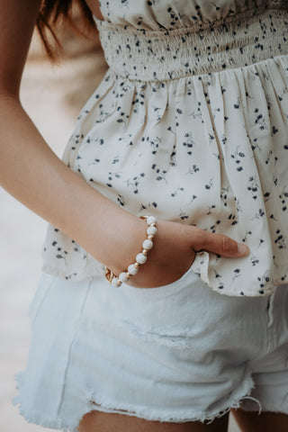 Semiprecious White Turquoise Gold Links Stretch Bracelet