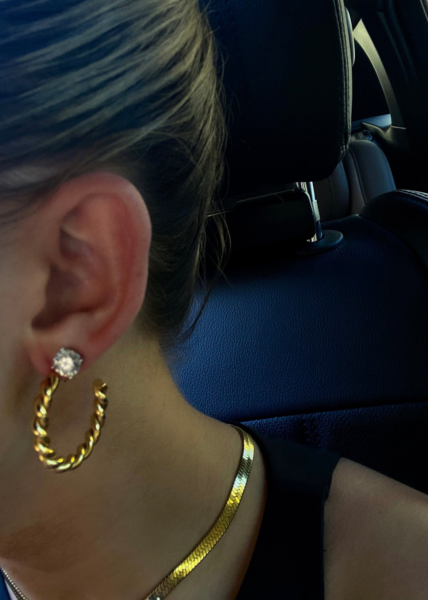 GOLD MEDIUM TWIST HOOPS